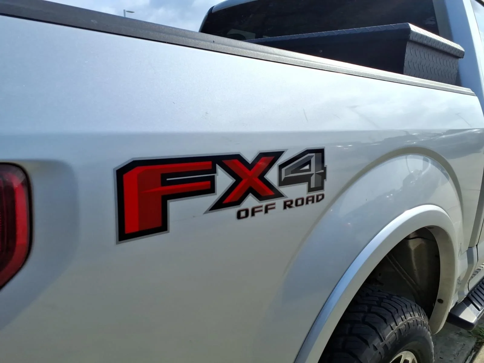 Used 2018 Silver Ford XLT image 9