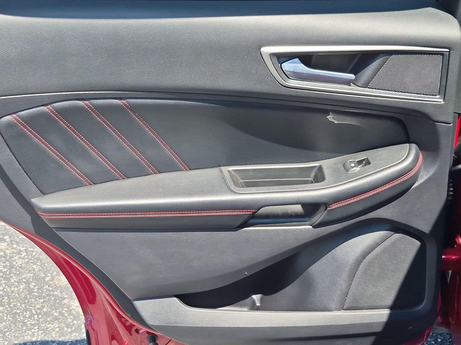 Used 2022 Rapid Red Metallic Tinted Clearcoat Ford ST-Line image 32