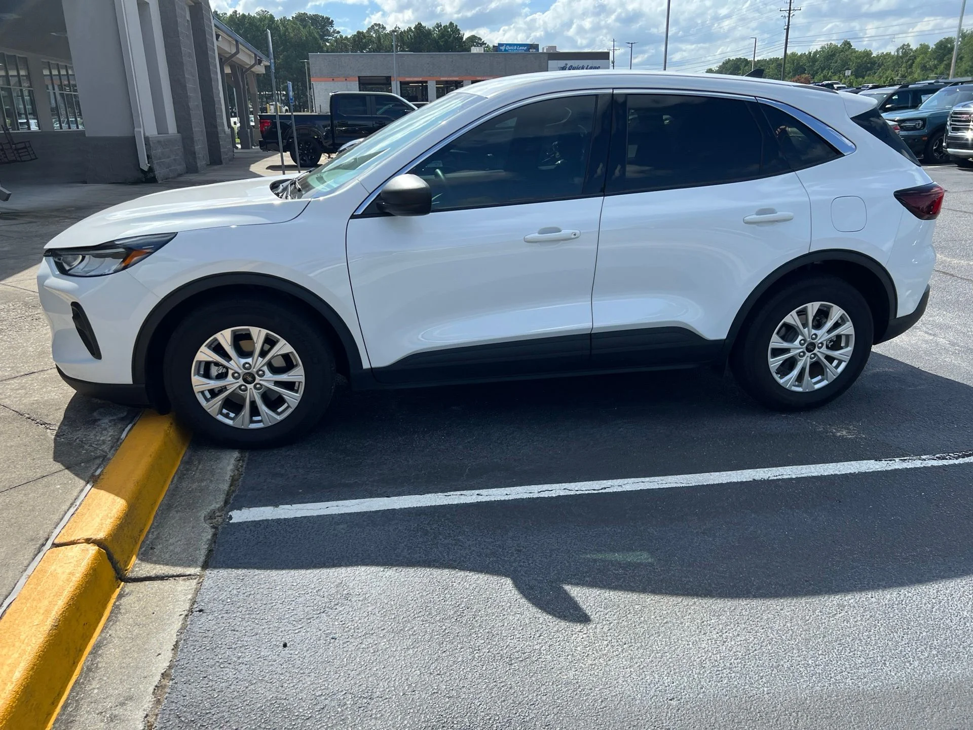 Used 2023 Oxford White Ford Active image 1