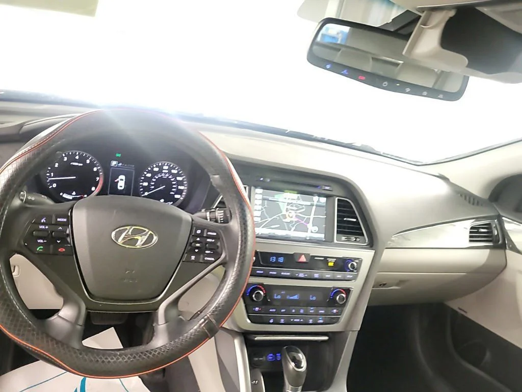 Used 2015 Blue Hyundai Limited image 7