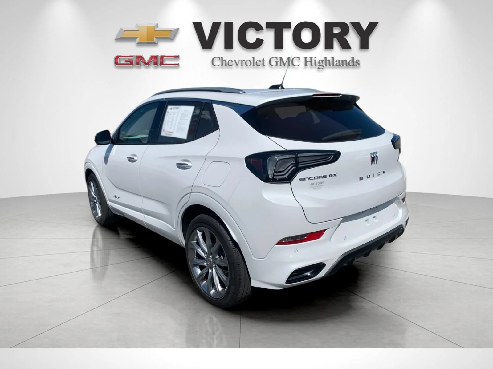 Used 2024 White Frost Tricoat Buick Avenir image 5