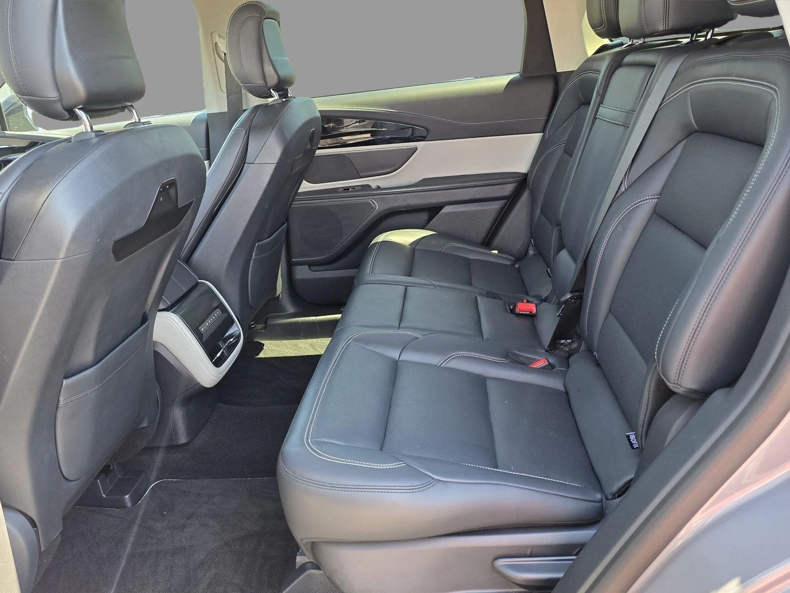 Used 2024 Lustrous Gray Metallic Clearcoat Lincoln Premiere image 30