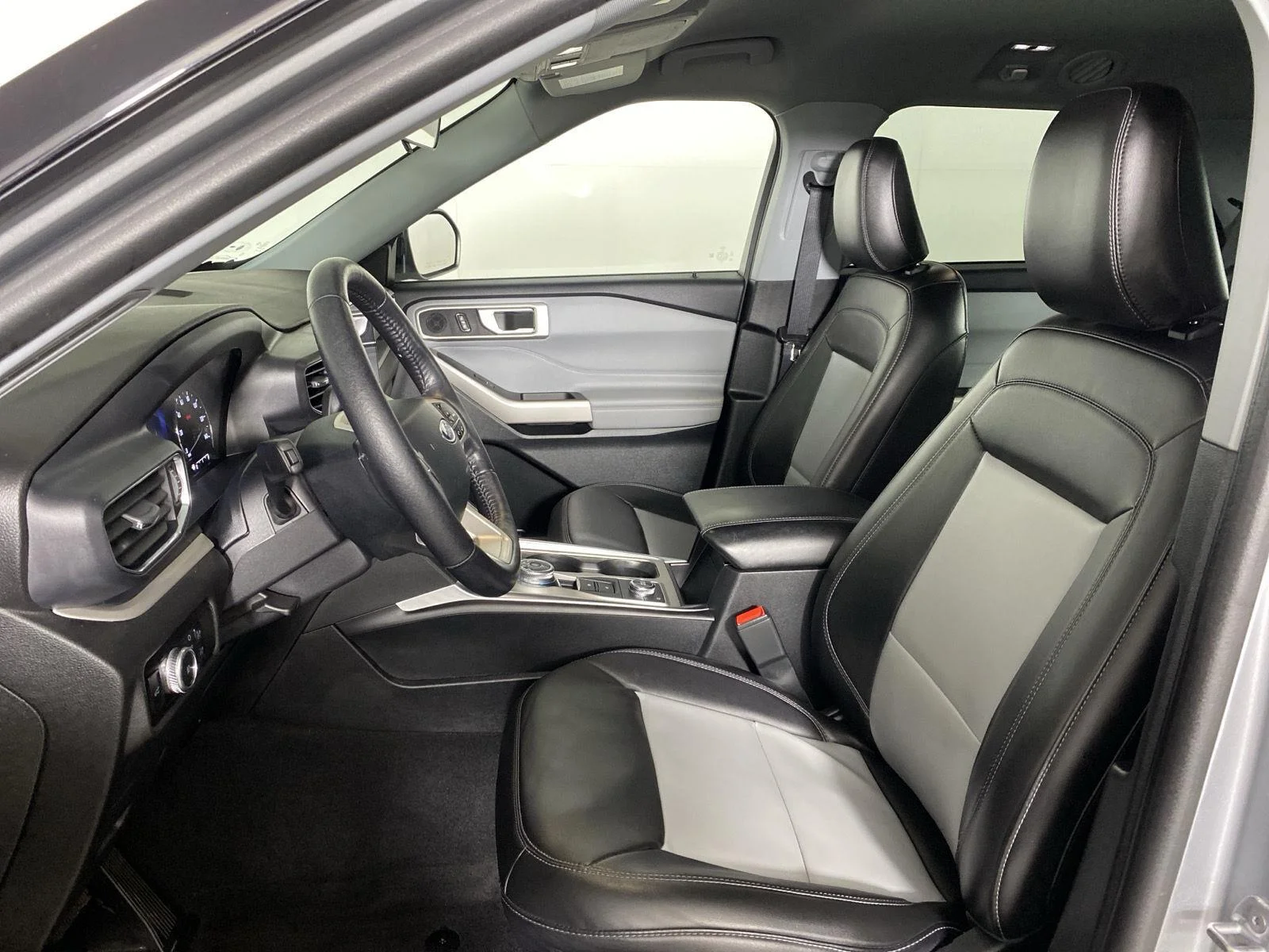 Used 2023 Iconic Silver Ford XLT image 13
