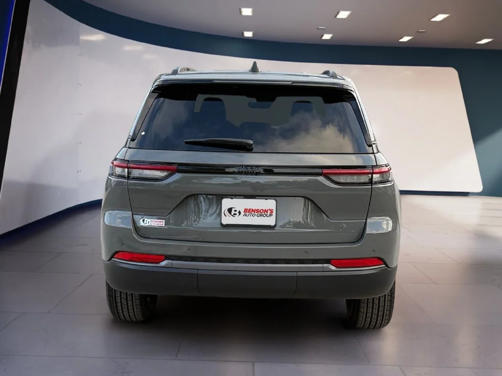 New 2027 Gray Jeep Laredo Altitude image 4