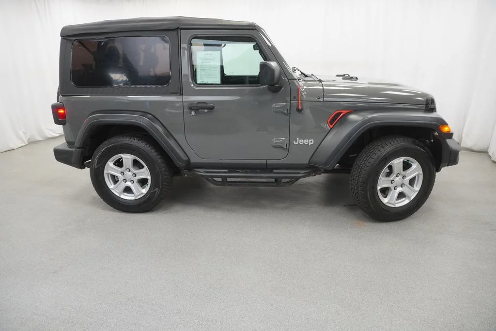 Used 2019 Gray Jeep Sport S image 10