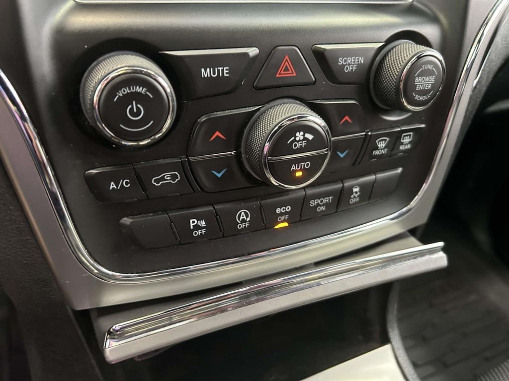 Used 2018 White Jeep Trailhawk image 28