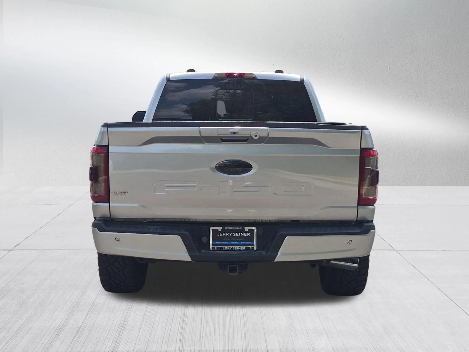 Used 2021 Silver Metallic Ford LARIAT image 4