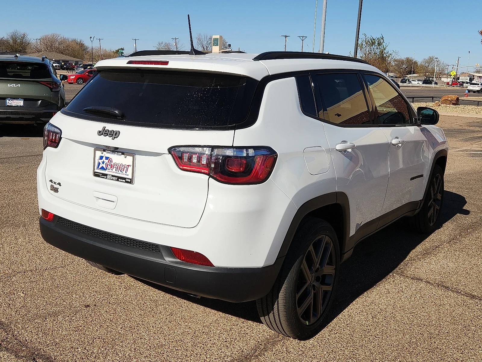 New 2026 PW7 Bright Whit Jeep LATITUDE ALTITUDE 4X4 image 4