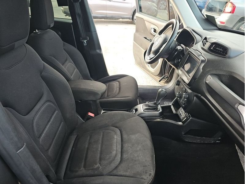 Used 2018 Granite Crystal Metallic Clearcoat Jeep Latitude image 30