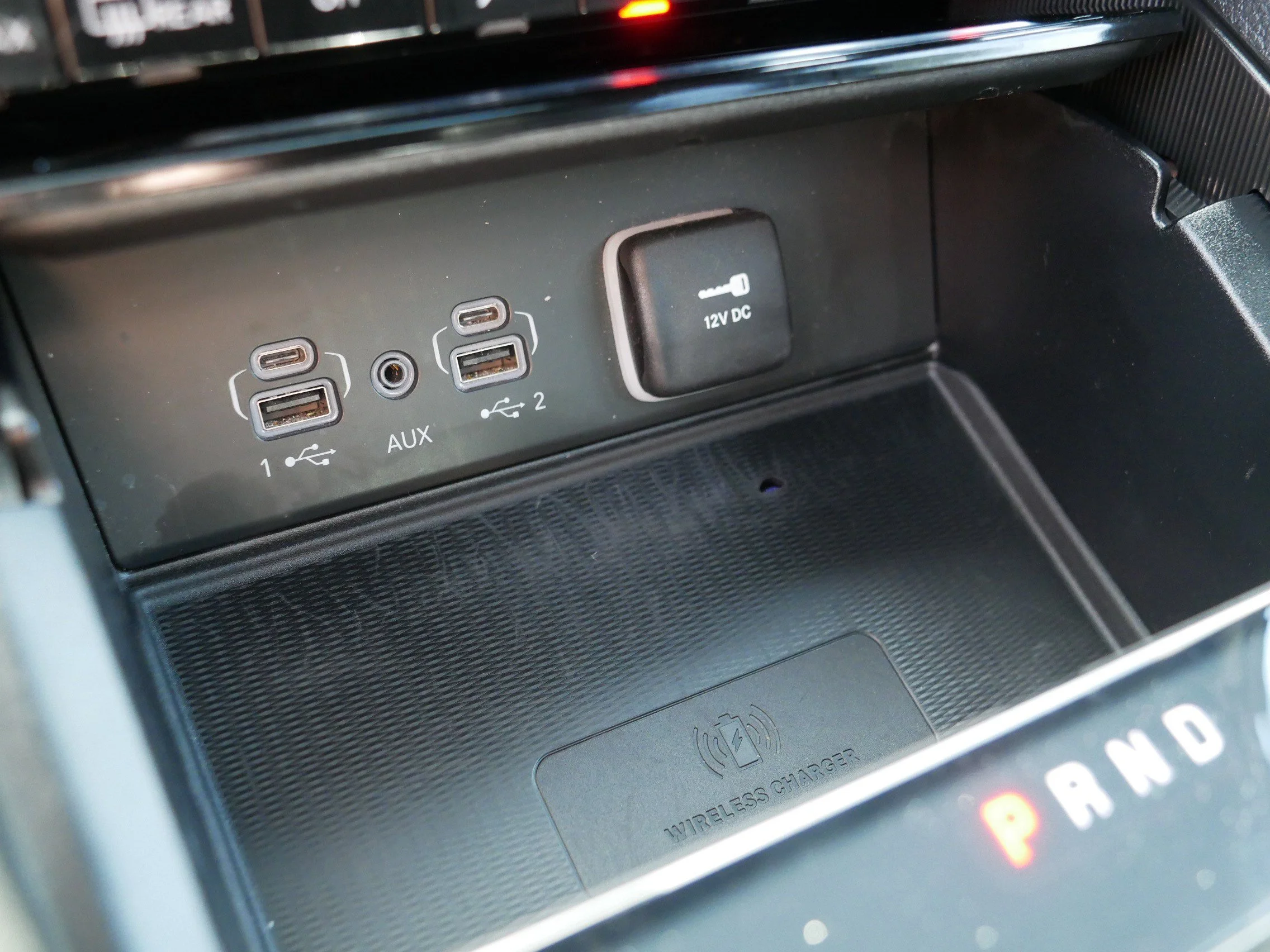 Used 2024 Diamond Black Crystal Pearlcoat Jeep Altitude X image 31