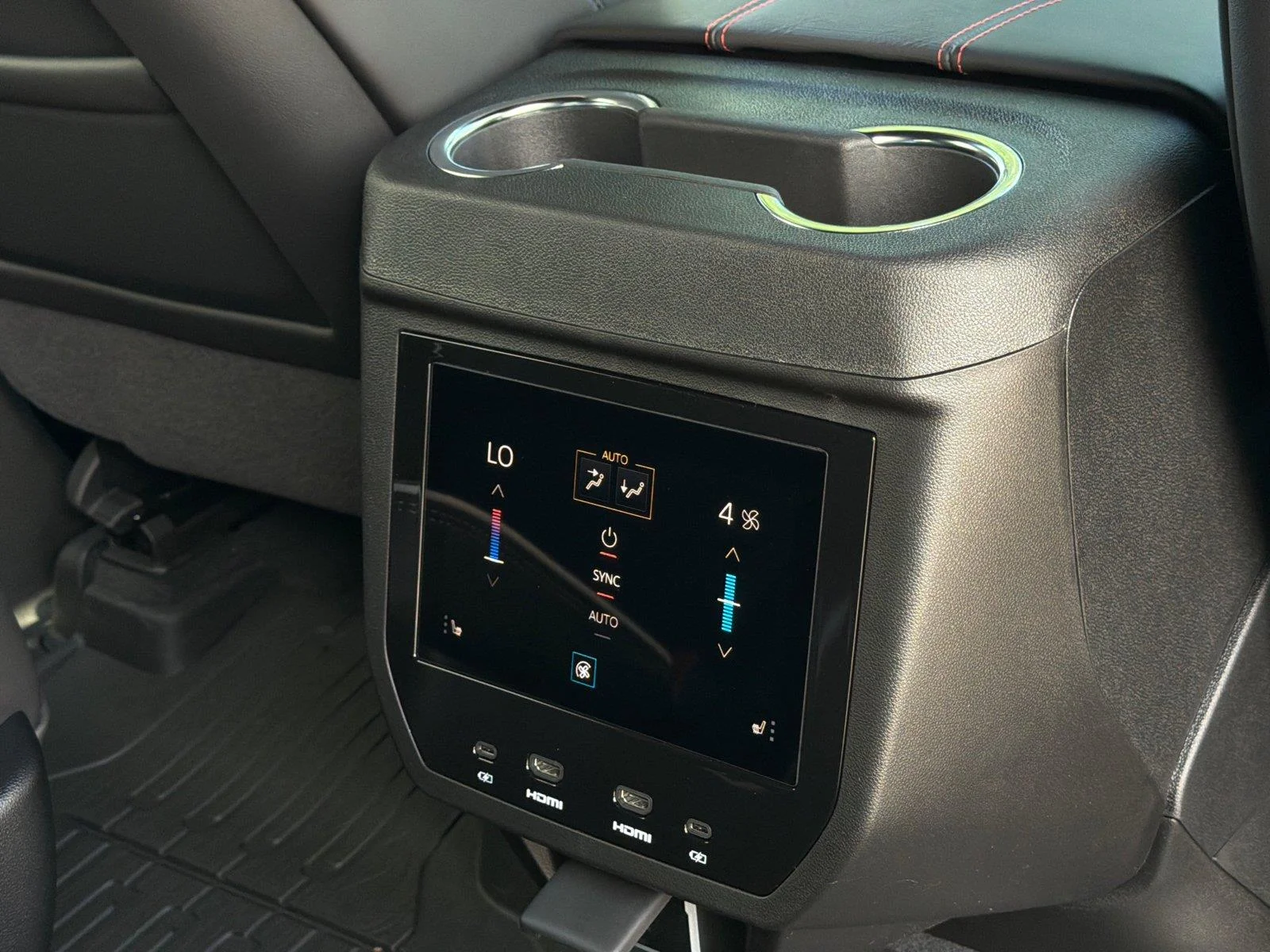 2026 GMC Yukon AT4 Ultimate - Photo 14