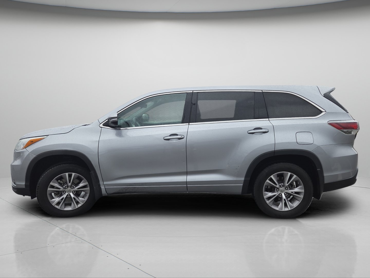 Used 2015 Silver Sky Metallic Toyota LE Plus V6 image 17