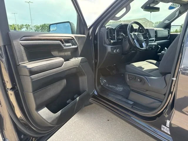 Used 2022 Titanium Rush Metallic GMC Elevation image 11