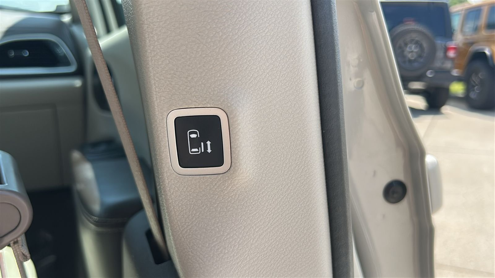 Used 2021 White Chrysler Touring L image 19
