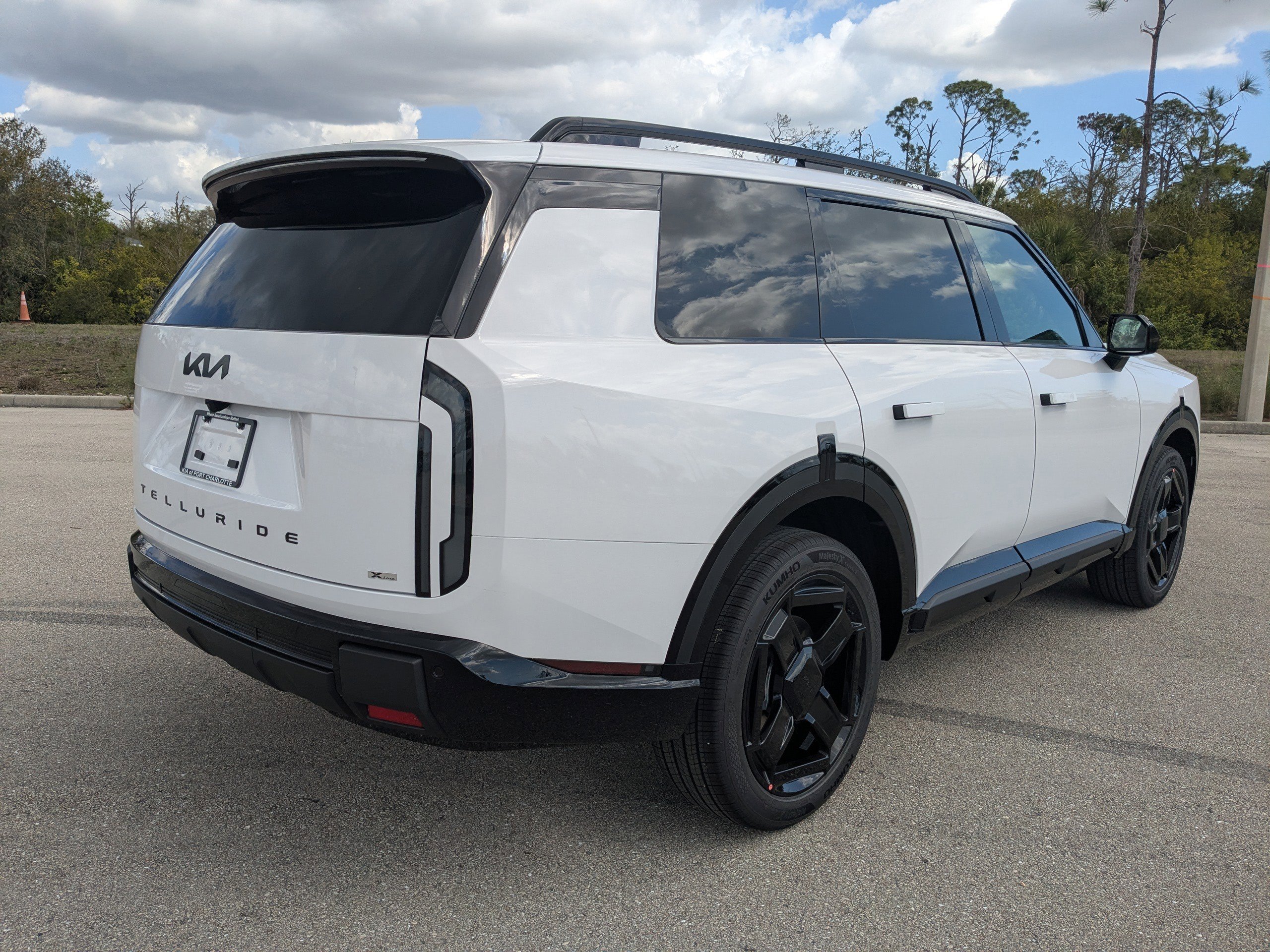 New 2027 Glacial White Pearl Kia X-Line EX image 5