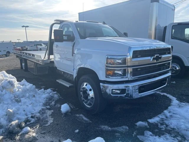 New 2025 Chevrolet Silverado 6500 HD LT