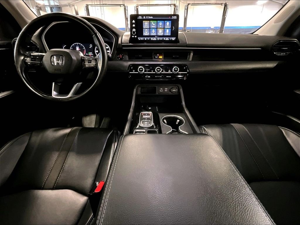 Used 2025 Black Honda EX-L image 22