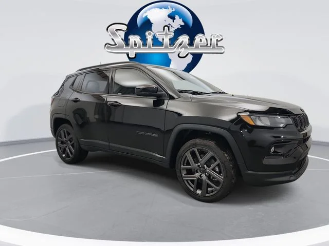 New 2026 Diamond Black Crystal Pearl-Coat Exterior Paint Jeep Limited image 3