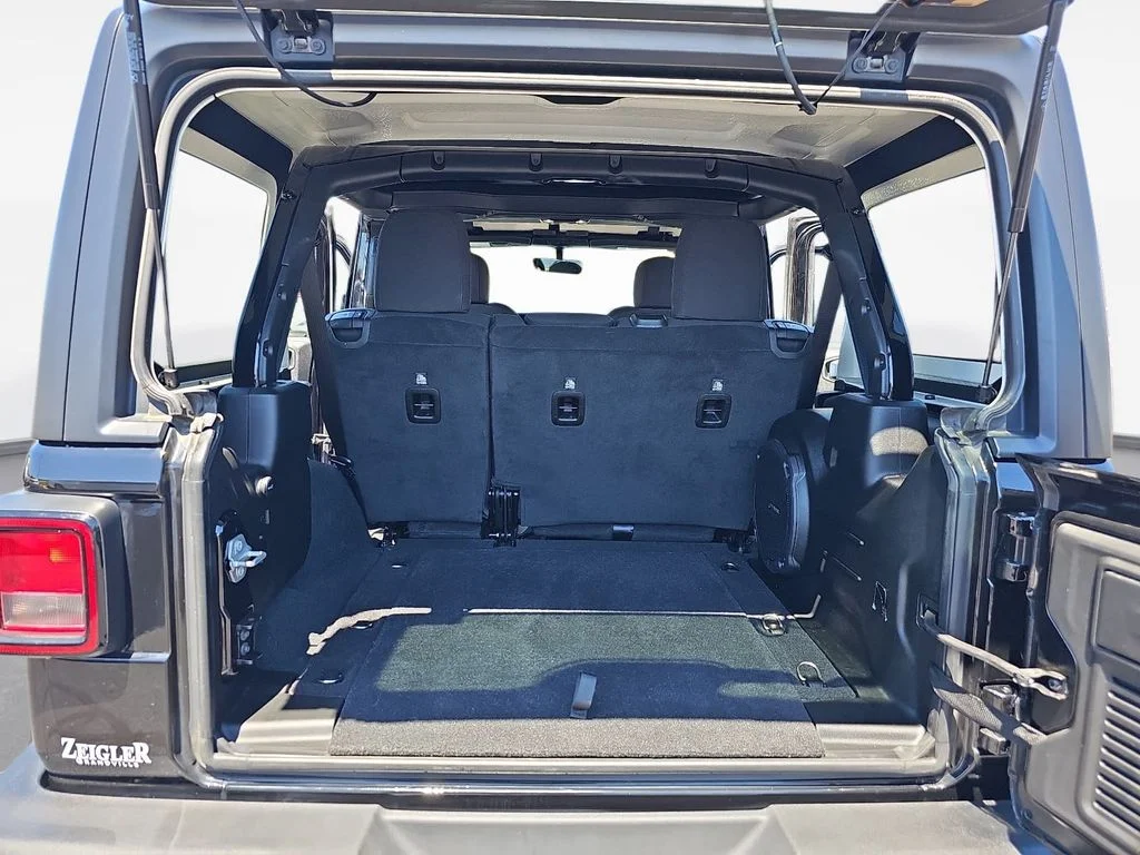 Used 2022 Black Jeep Unlimited Sport Altitude image 12