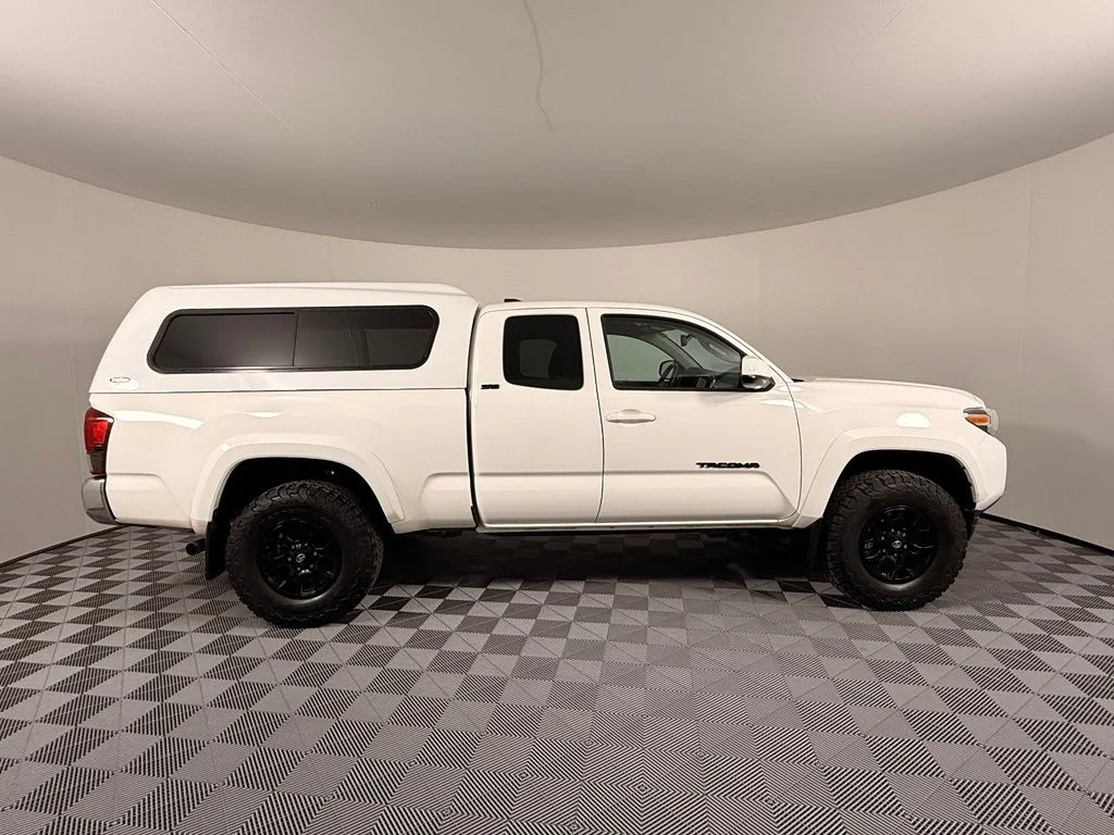 Used 2021 White Toyota SR5 image 7