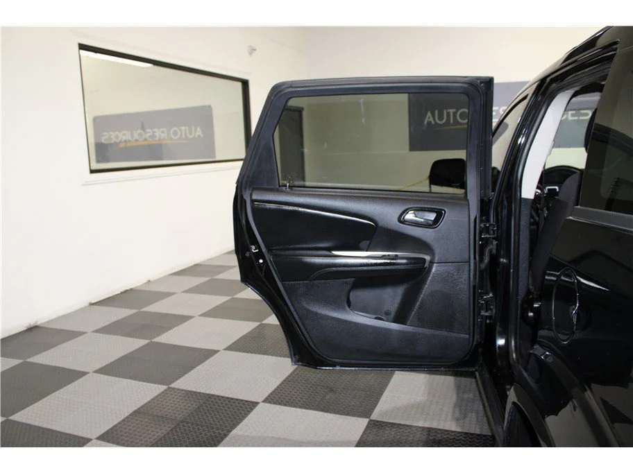 Used 2019 Pitch Black Clearcoat Dodge SE Value Pkg image 13