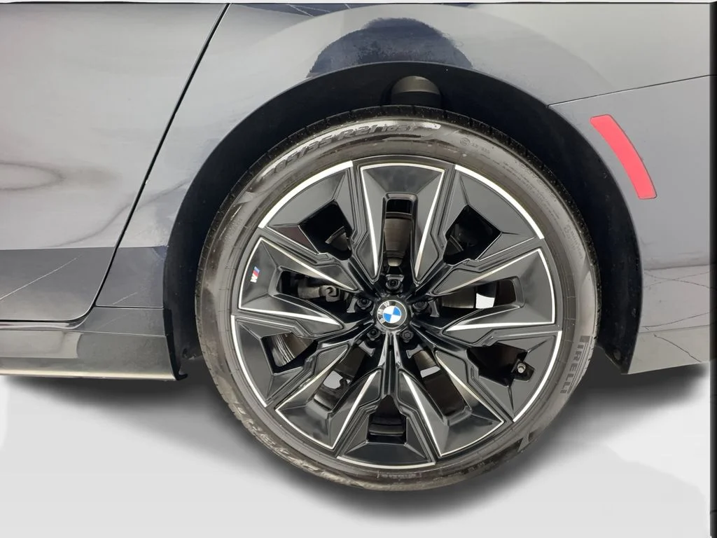 Used 2023 Black BMW 740i image 11