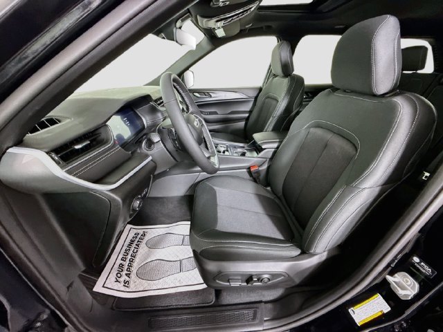 New 2027 High-Gloss Black Paint Jeep Laredo X image 20