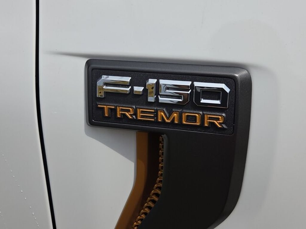 New 2026 Oxford White Ford Tremor® image 13