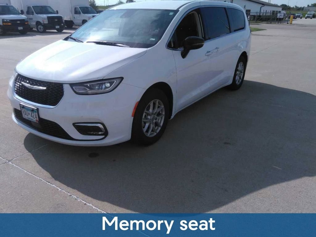 Used 2024 White Chrysler Touring L image 13