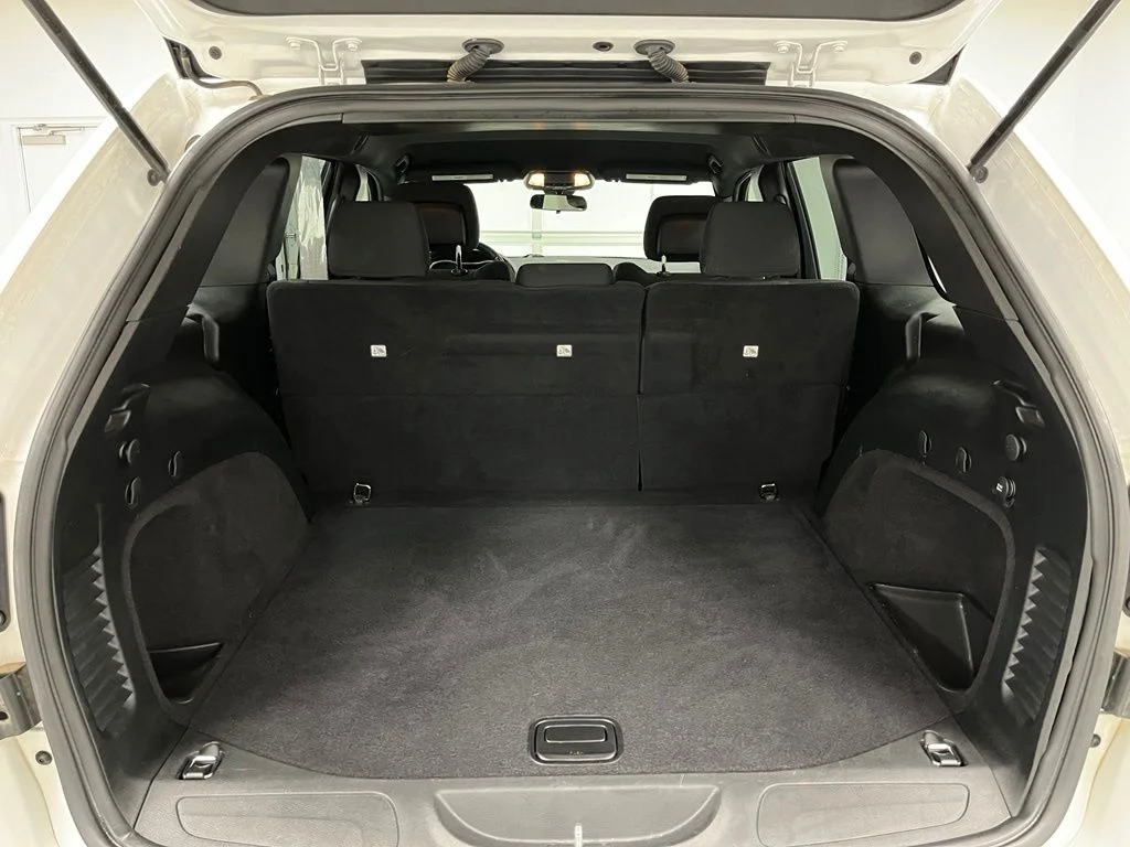 Used 2020 White Jeep Laredo E image 48
