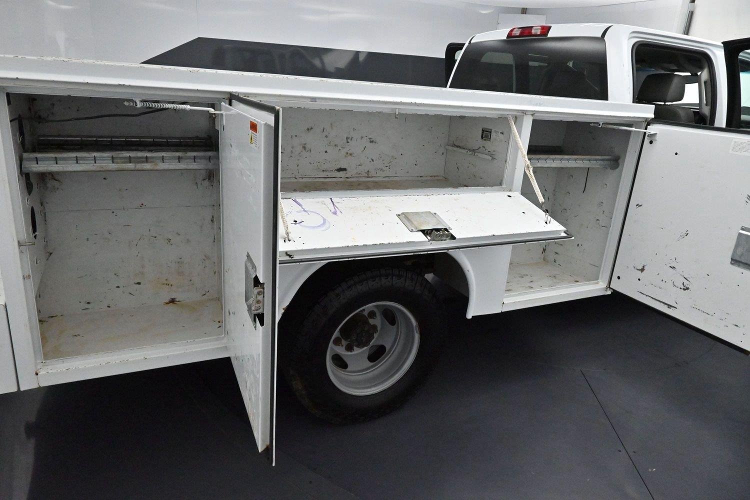 Used 2019 SUMMIT WHITE Chevrolet WT image 11