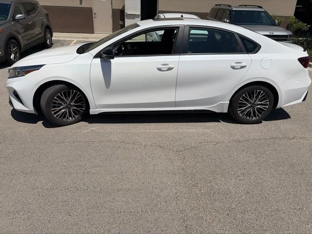Used 2022 White Kia GT-Line image 1