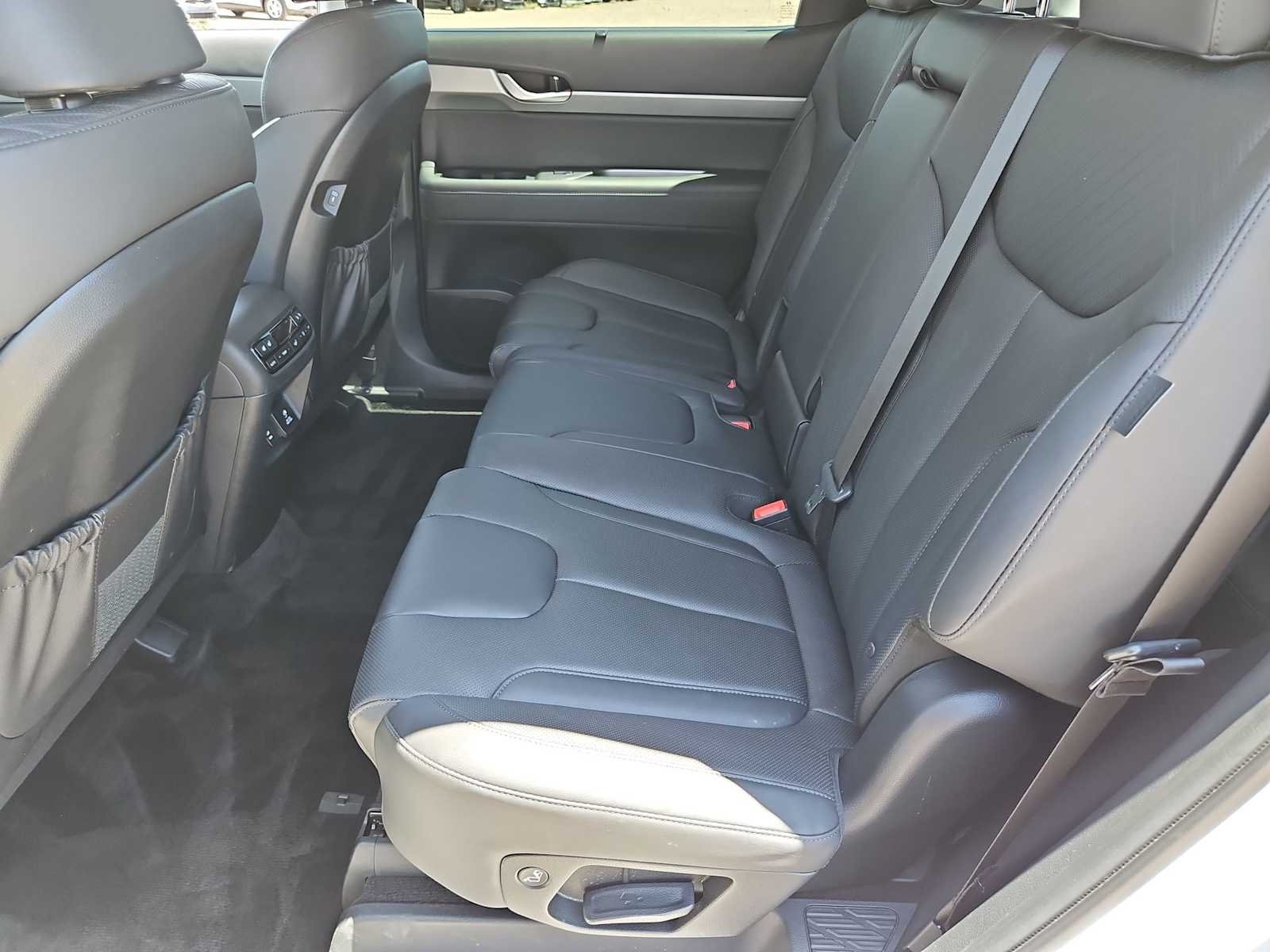 Certified Used 2025 Hyper White Hyundai SEL Premium 8P image 19