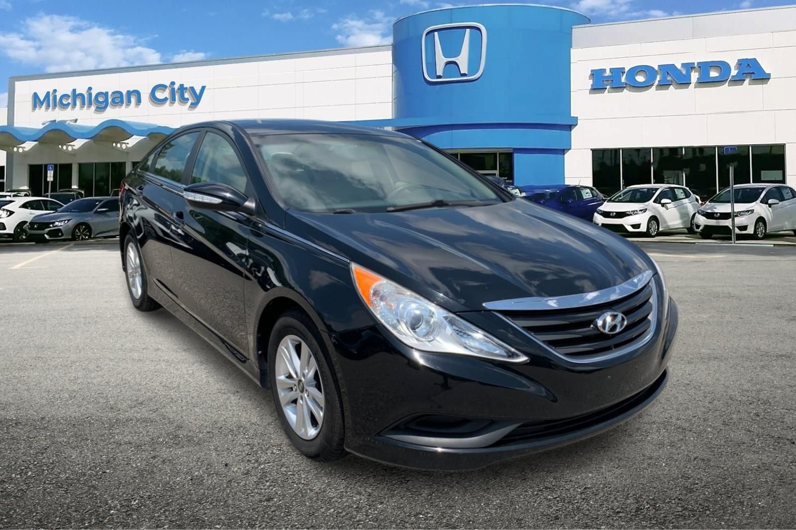 Used 2014 Black Hyundai GLS image 7
