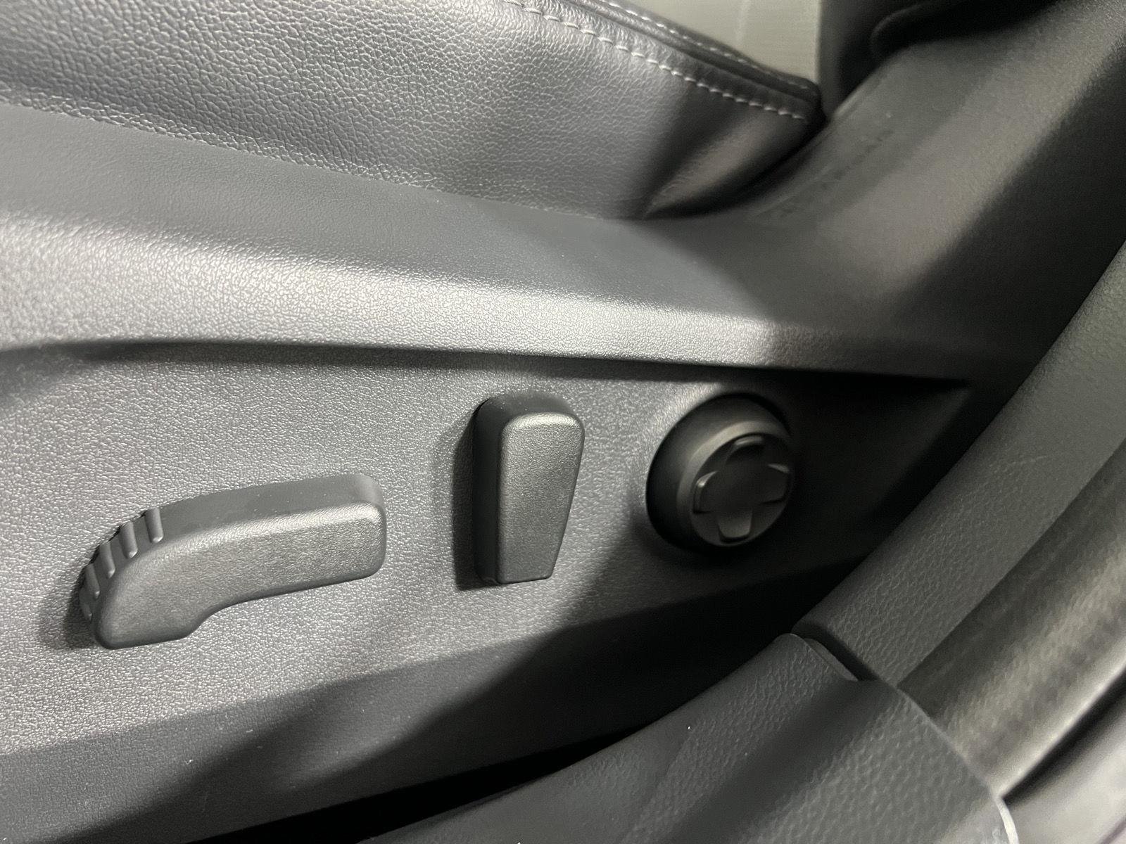 Used 2025 Magnetite Gray Metallic Subaru Limited image 17