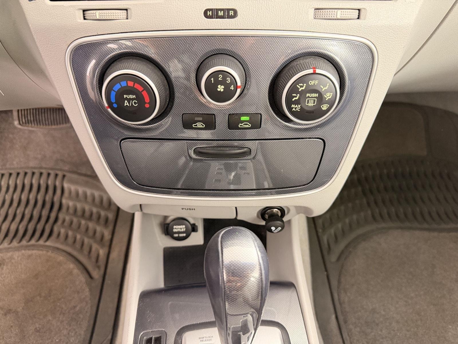 Used 2007 Golden Beige Hyundai SE image 34