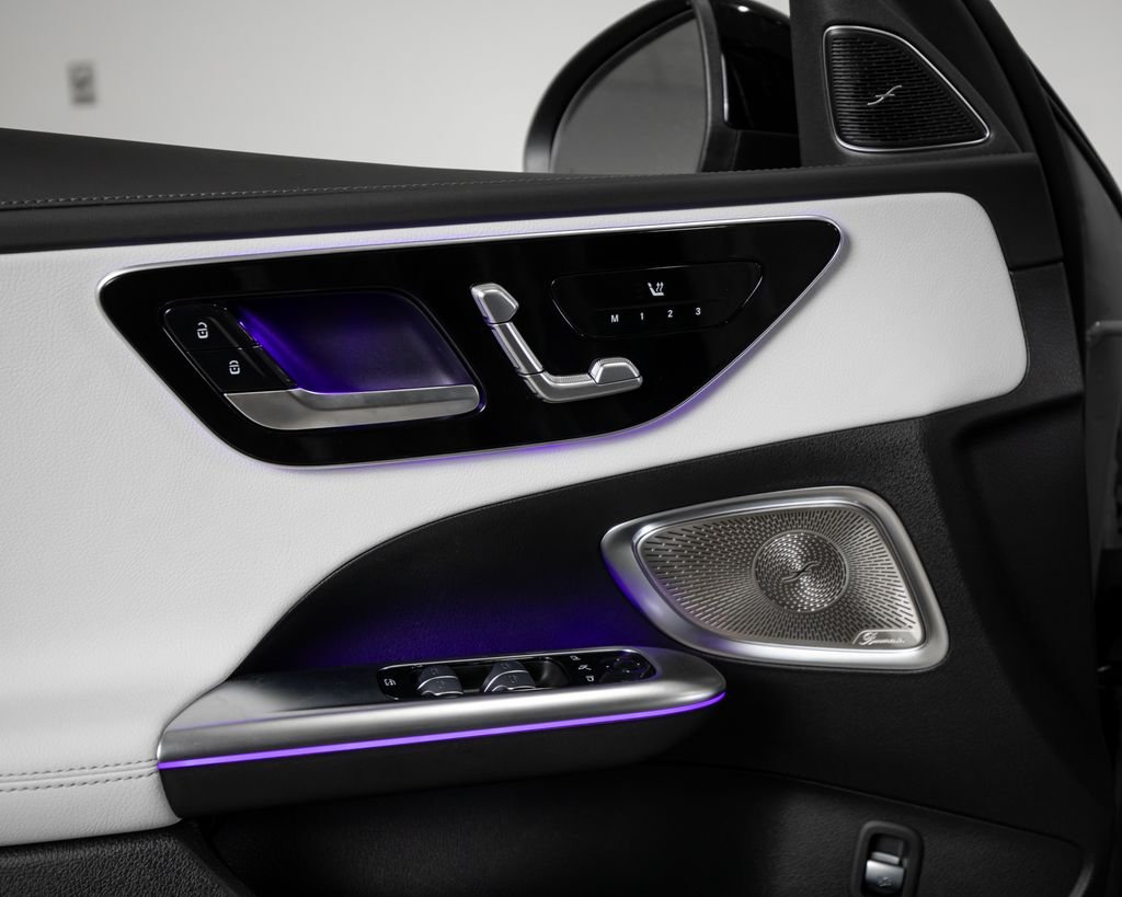 New 2026 MANUFAKTUR Alpine Grey Mercedes-Benz C 300 image 6
