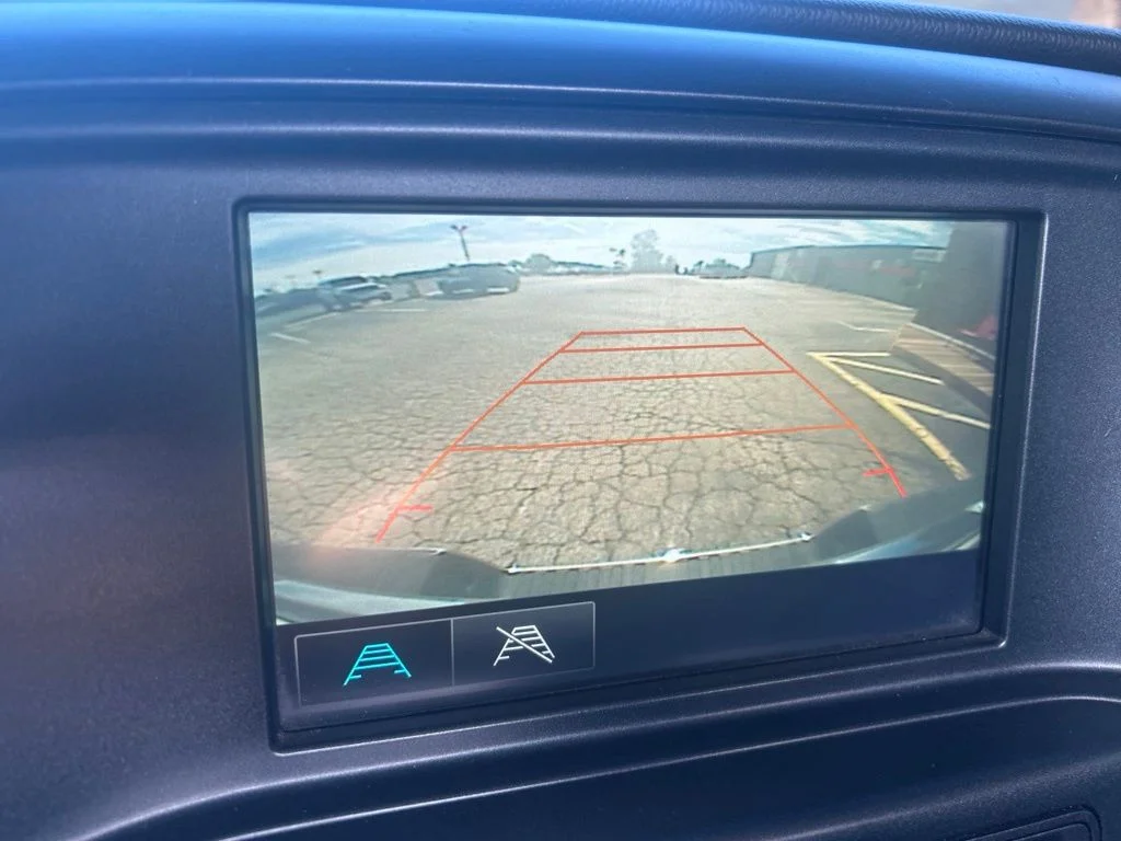 Used 2018  GMC Base image 16