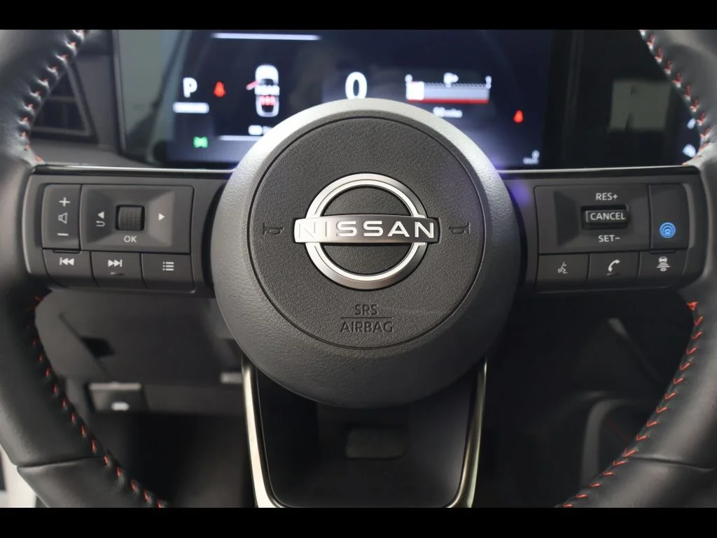 Used 2025 White Nissan SR image 18