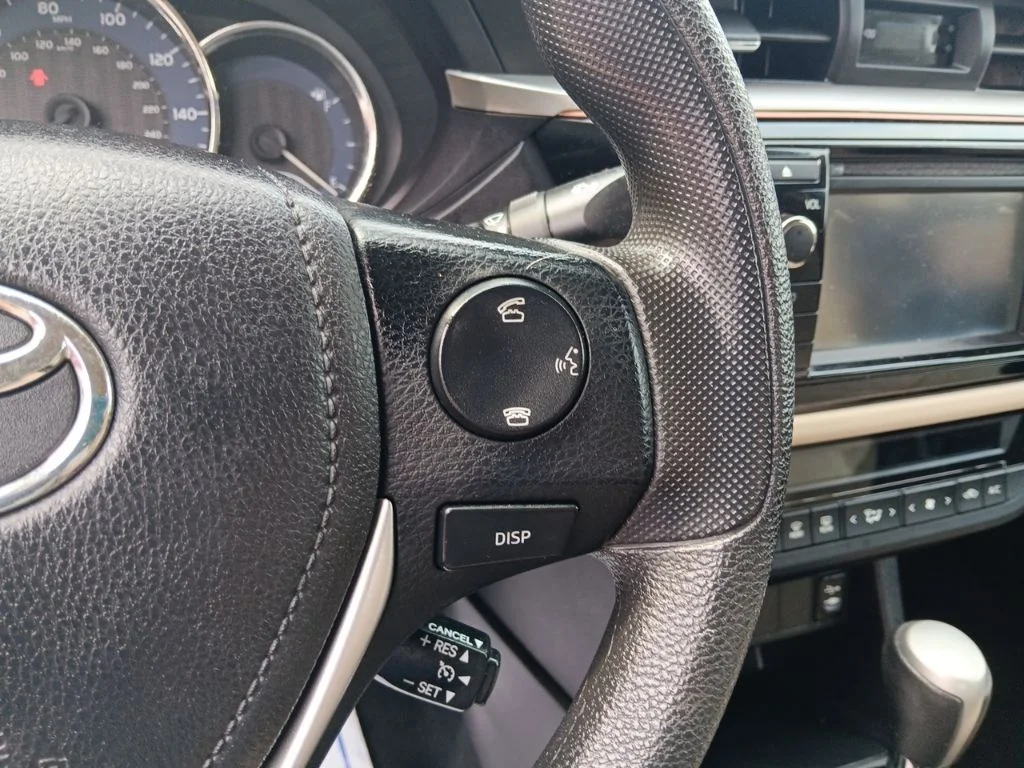 Used 2014 4Evergreen Mica Toyota LE image 18