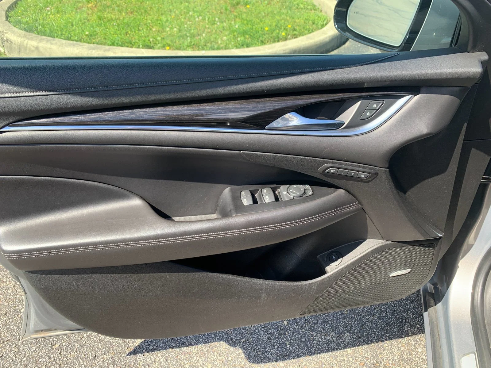 Used 2019 PEPPERDUST METALLIC Buick Premium image 11