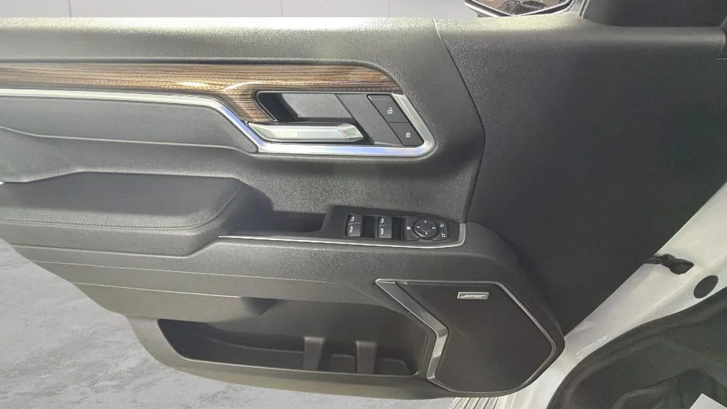 Used 2025 Summit White Chevrolet RST image 26