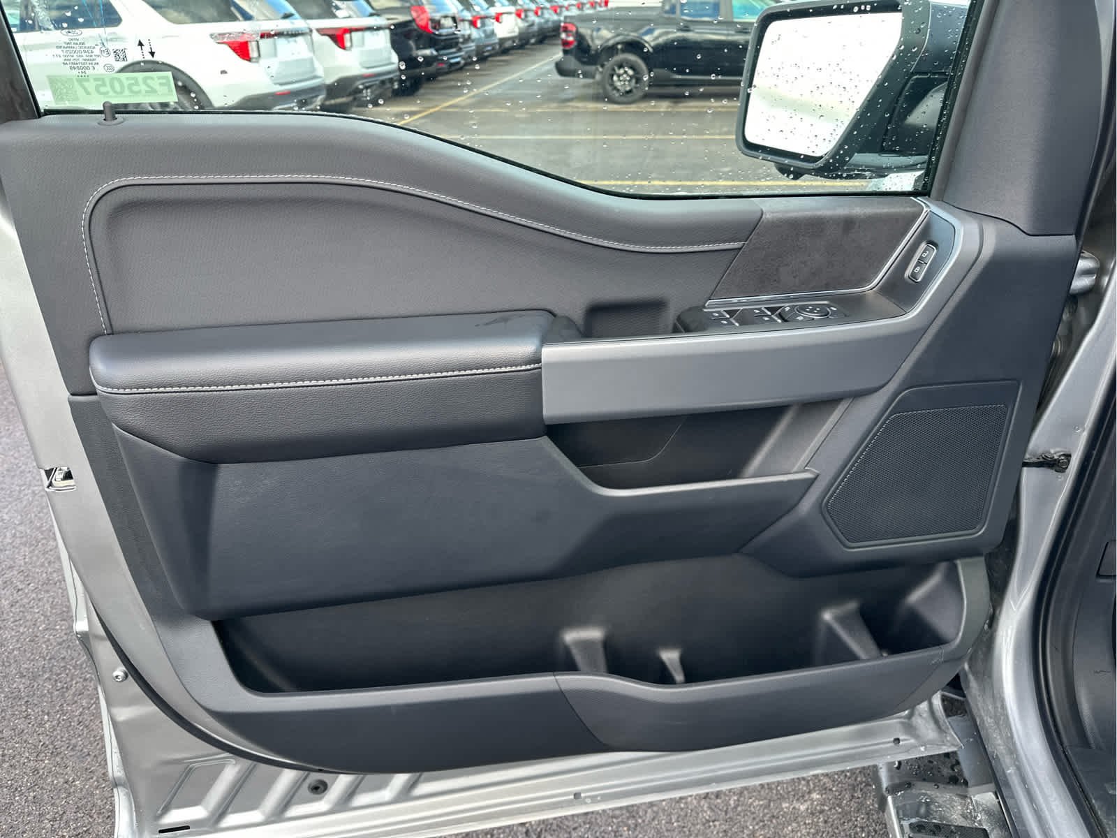 2025 Ford F-150 XLT - Photo 23