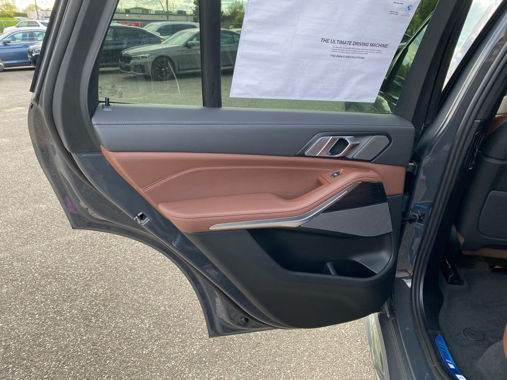 New 2026 Dravit Grey Metallic BMW xDrive40i image 6