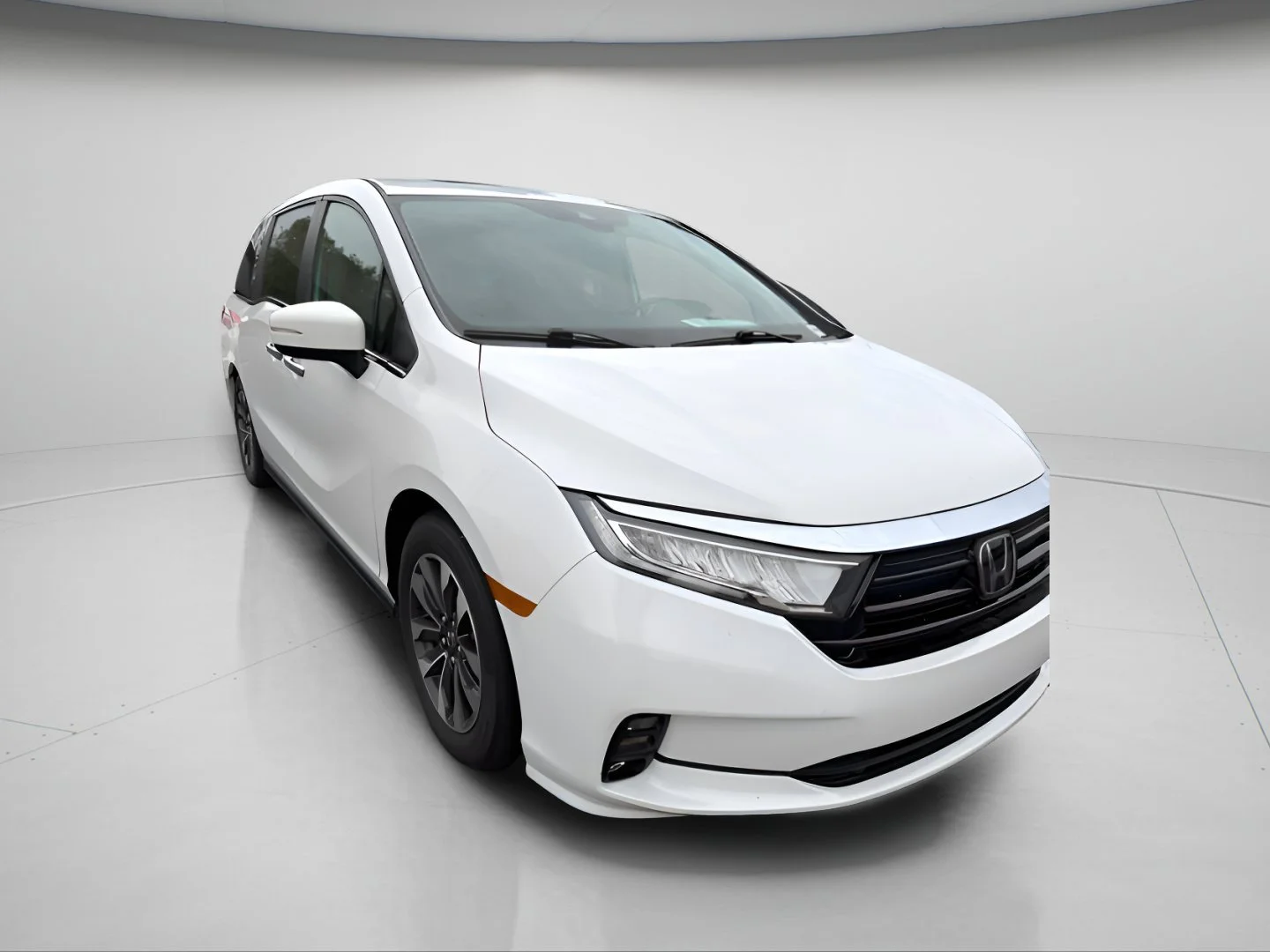 Certified Used 2024 Platinum White Pearl Honda EX-L image 3
