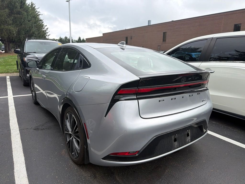 Used 2023 Cutting Edge Toyota XLE image 2