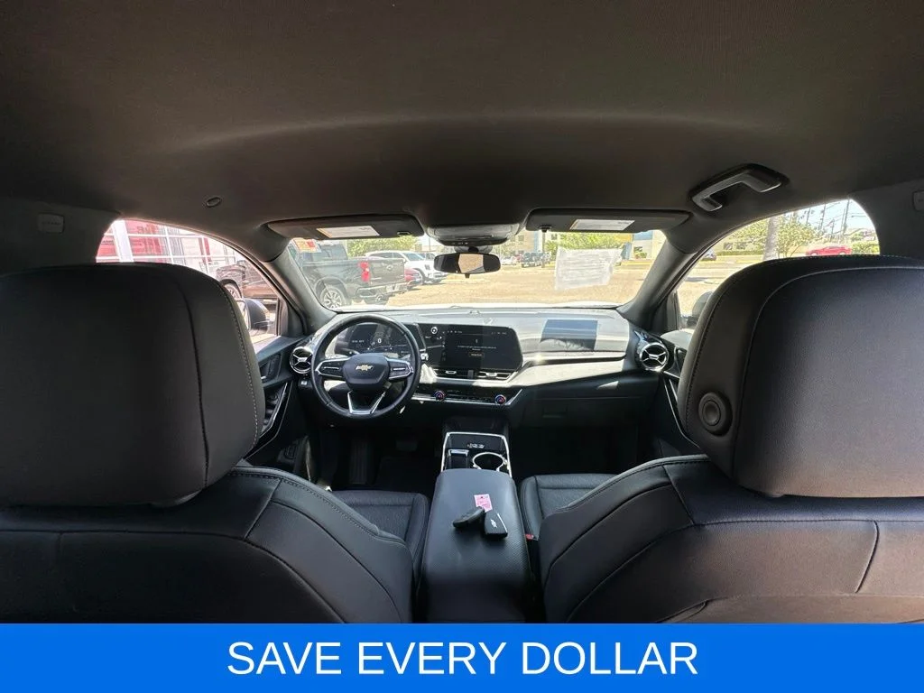 Used 2025 White Chevrolet LT image 12
