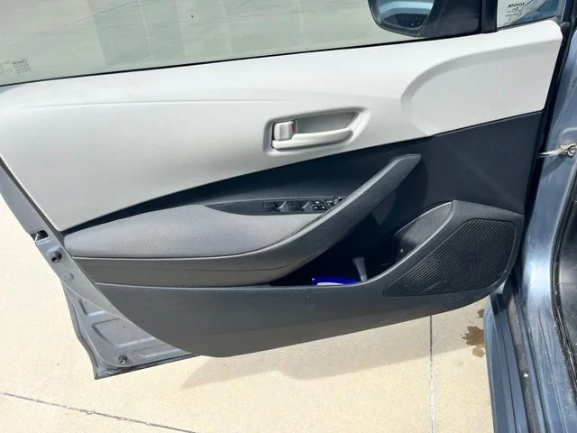 Used 2022  Toyota LE image 7