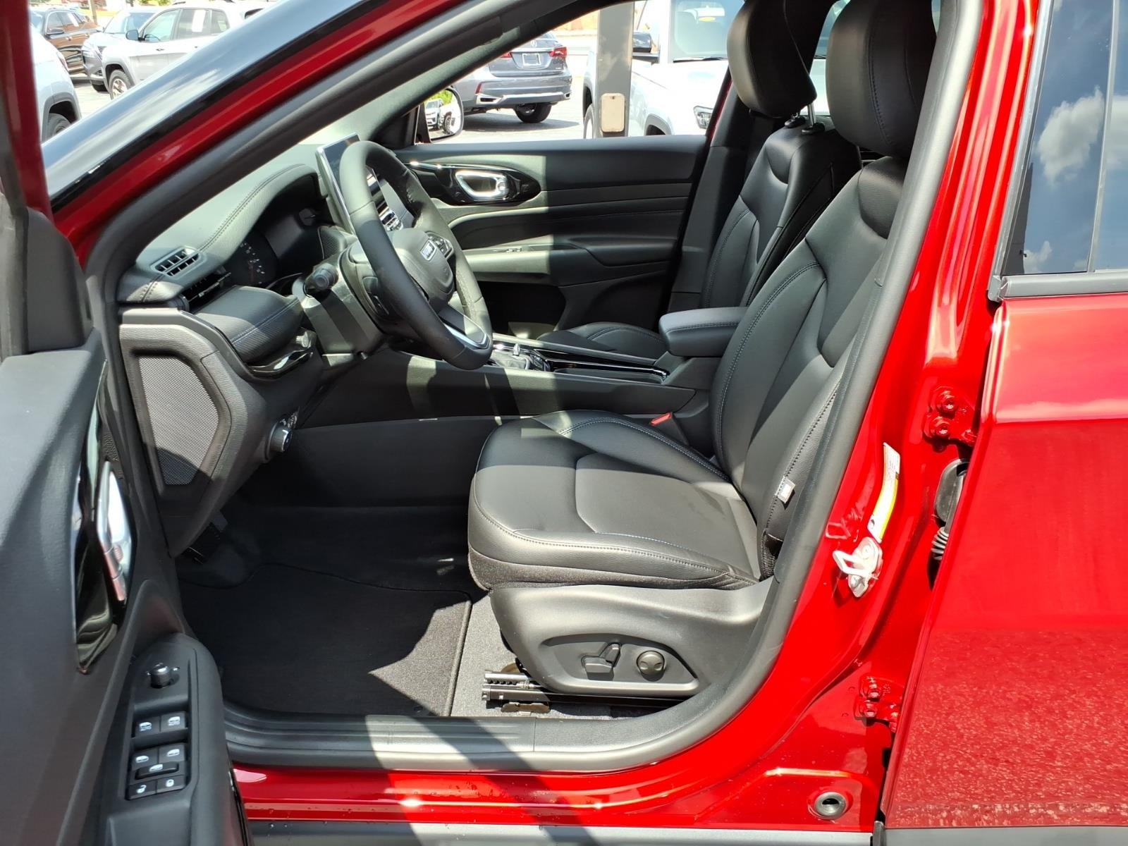 New 2026 Red Hot Pearl-Coat Exterior Paint Jeep Limited Altitude image 5