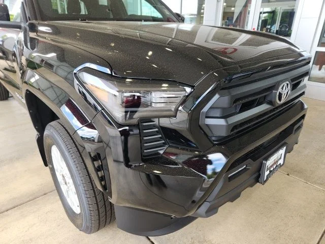 2026 Toyota Tacoma SR5 - Photo 8